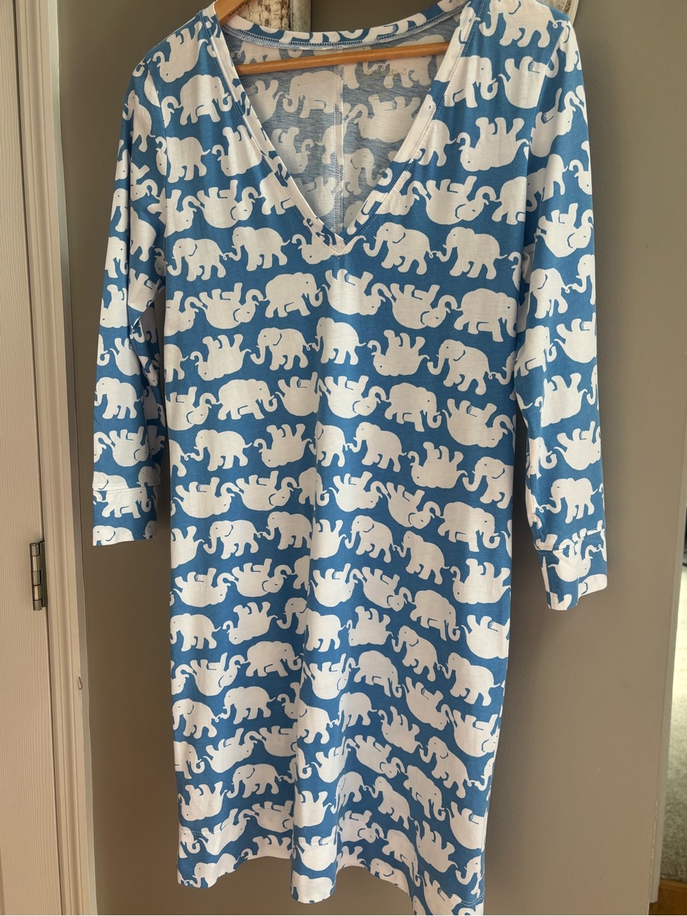 Lilly Pulitzer Christie V-Neck T-Shirt Dress in Elephant Print / Medium